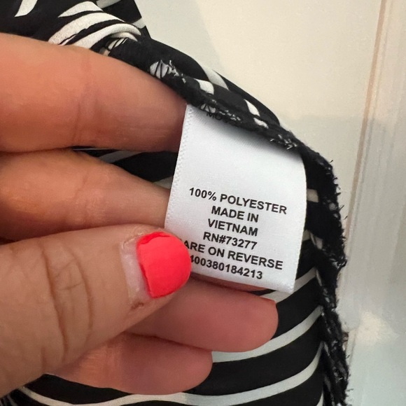 Black and White Striped Women's Top size XL (D-126) - Picture 5 of 10